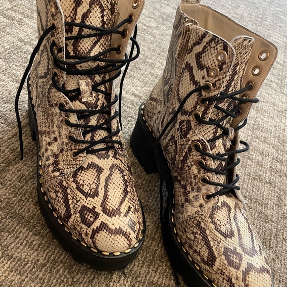 Y2K 90s style Vince Camuto snakeskin leather platform chunky boots - Picture 8 of 13